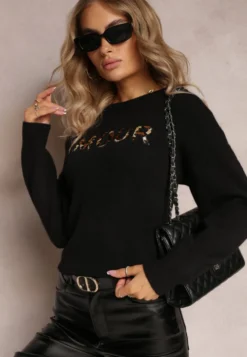 Czarny Sweter z Naszywkami z Napisem Amour Mavilla