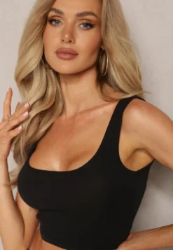 Czarny Tank Top z Elastycznej Bawełny z Głębokim Dekoltem Omaliana