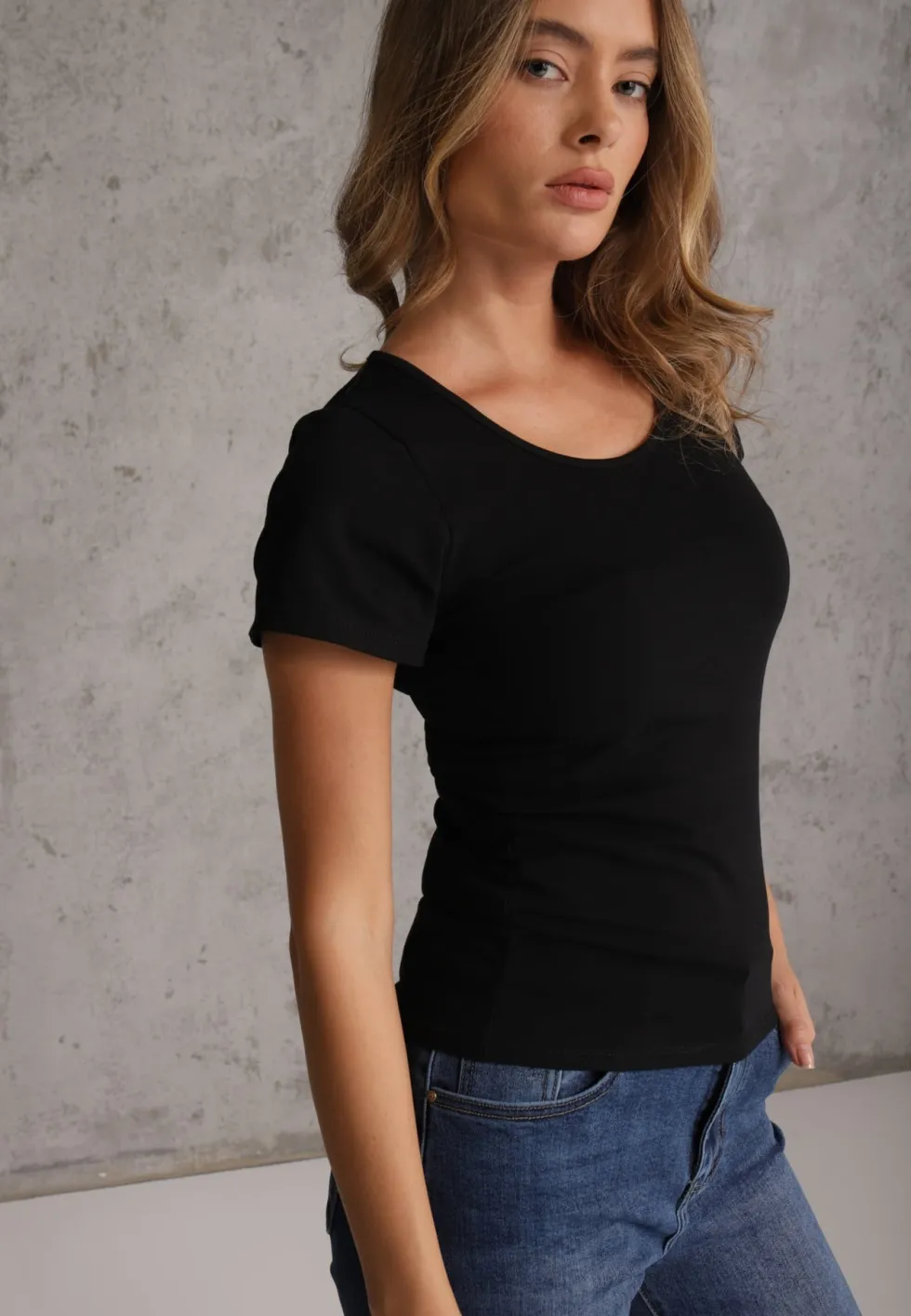 Czarny T-shirt Basic z Bawełny o Klasycznym Prostym Kroju z Zaokrąglonym Dekoltem Setho
