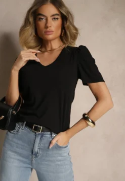 Czarny T-shirt z Trójkątnym Dekoltem Sunille