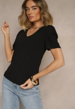 Czarny T-shirt z Trójkątnym Dekoltem Sunille