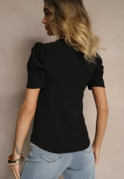 Czarny T-shirt z Trójkątnym Dekoltem Sunille