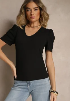 Czarny T-shirt z Trójkątnym Dekoltem Sunille
