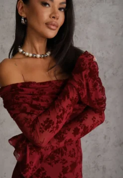 Czerwona Wizytowa Sukienka VICES Off Shoulder z Kwiatowym Wzorem z Weluru Adrakharei
