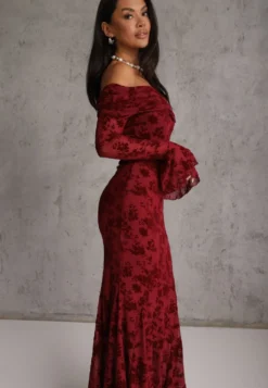 Czerwona Wizytowa Sukienka VICES Off Shoulder z Kwiatowym Wzorem z Weluru Adrakharei