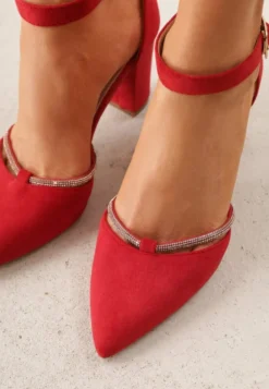 Czerwone Eleganckie Czółenka Vices ze Skórzaną Wkładką i Cyrkoniami Sarirra