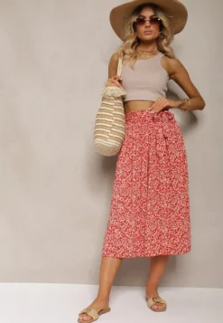 Czerwone Plisowane Spodnie Szwedy High Waist z Materiałowym Paskiem i Gumką w Talii Isefia