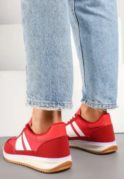 Czerwone Sneakersy w Stylu Kultowych Tenisówek z Przeszyciami Lelluria