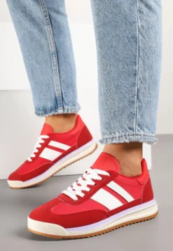 Czerwone Sneakersy w Stylu Kultowych Tenisówek z Przeszyciami Lelluria