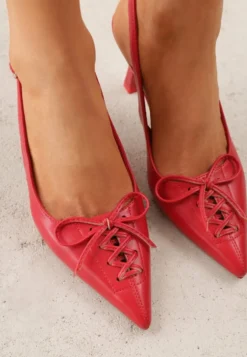 Czerwone Szpilki Slingback VICES Zdobione Gorsetowym Wiązaniem z Kokardą Azimuna