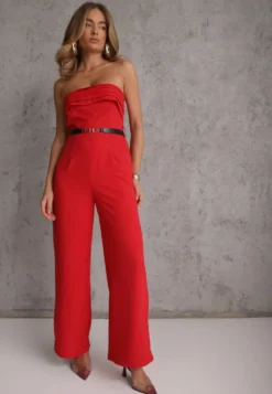 Czerwony Kombinezon VICES Bandeau z Falbankami i Paskiem w Eleganckim Stylu Pinoia