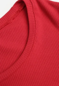Czerwony T-shirt w Prążki z Marszczeniami po Bokach Nedala
