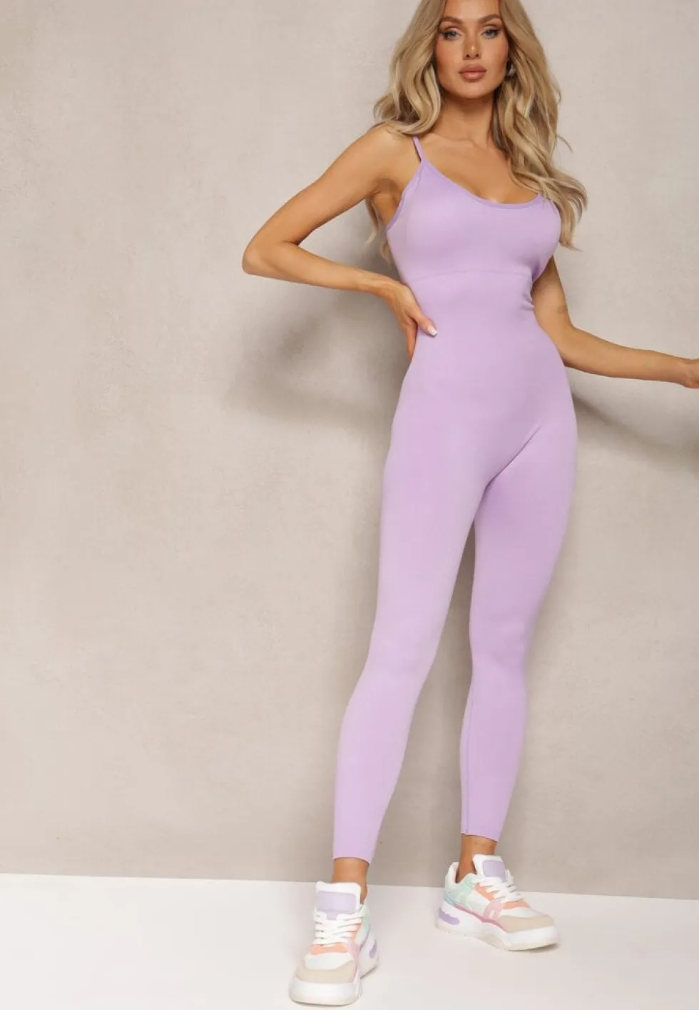 Fioletowy Dopasowany Kombinezon Sportowy Bodycon z Elastycznego Materiału na Cienkich Ramiączkach Winifasa
