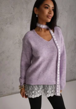 Fioletowy Sweter z Wełną z Koronkowym Wykończeniem i Szaliczkiem Choker Astira