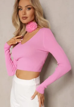 Fuksjowa Prążkowana Bluzka o Krótkim Fasonie Choker z Kwiatem w Komplecie Laindera