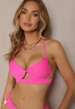 Fuksjowe Bikini Majtki Figi z Wycięciami i Biustonosz z Ozdobnymi Paskami Kinalana