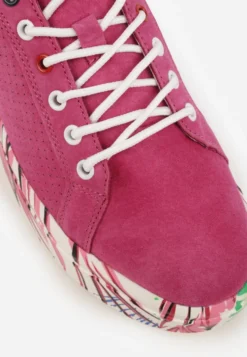 Fuksjowe Skórzane Sneakersy na Plaformie w Pióra z Perforacją Tidessa