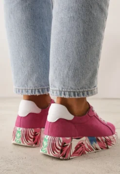Fuksjowe Skórzane Sneakersy na Plaformie w Pióra z Perforacją Tidessa