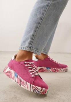 Fuksjowe Skórzane Sneakersy na Plaformie w Pióra z Perforacją Tidessa