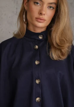 Granatowa Kurtka Przejściowa w Stylu Preppy o Fasonie Bomberki z Guzikami Zirafena