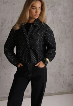 Granatowa Kurtka Przejściowa Bomber Jacket o Koszulowym Kroju z Bawełną w Groszki Erittese
