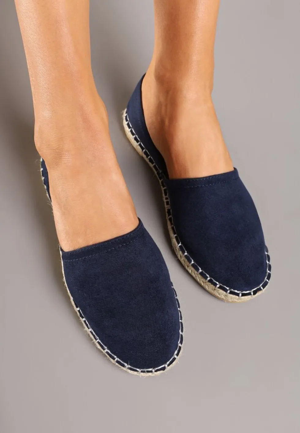 Granatowe Espadryle Ozdobione Wyciętą Cholewką i Plecionką Wommea