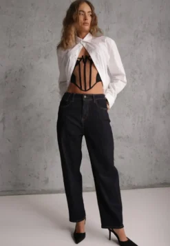 Granatowe Jeansy Mom Fit Regular Waist Ahortia