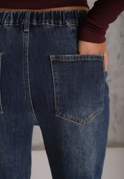 Granatowe Jeansy Mom Fit z Bawełną o Klasycznym Fasonie z Gumką w Pasie Violante