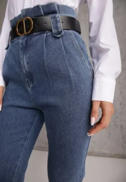 Granatowe Jeansy Mom Fit z Paskiem Astera