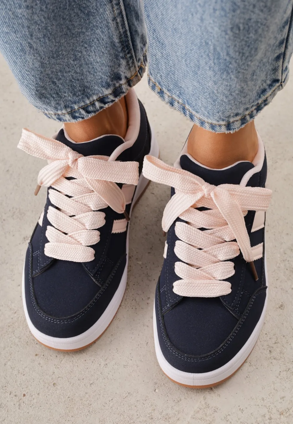 Granatowe Sneakersy Basic z Paskami na Boku Adila