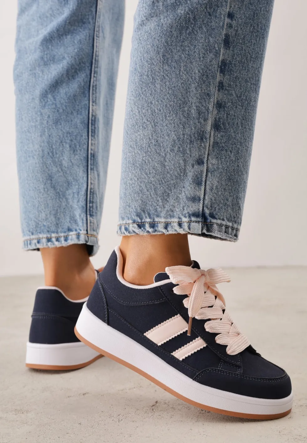 Granatowe Sneakersy Basic z Paskami na Boku Adila