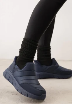 Granatowe Sneakersy Śniegowce na Platformie z Tłoczeniem i Pikowaną Cholewką Vermina