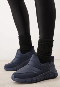 Granatowe Sneakersy Śniegowce na Platformie z Tłoczeniem i Pikowaną Cholewką Vermina