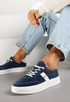 Granatowe Sneakersy Skórzane z Metaliczną Ozdobą Astevin