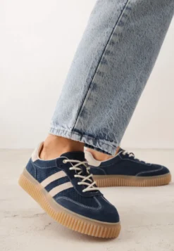 Granatowe Sneakersy Typu Tenisówki z Zamszu Naturalnego Ozdobione Paskami Tarinella