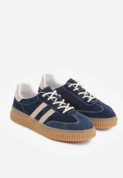 Granatowe Sneakersy Typu Tenisówki z Zamszu Naturalnego Ozdobione Paskami Tarinella