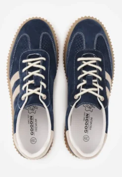 Granatowe Sneakersy Typu Tenisówki z Zamszu Naturalnego Ozdobione Paskami Tarinella