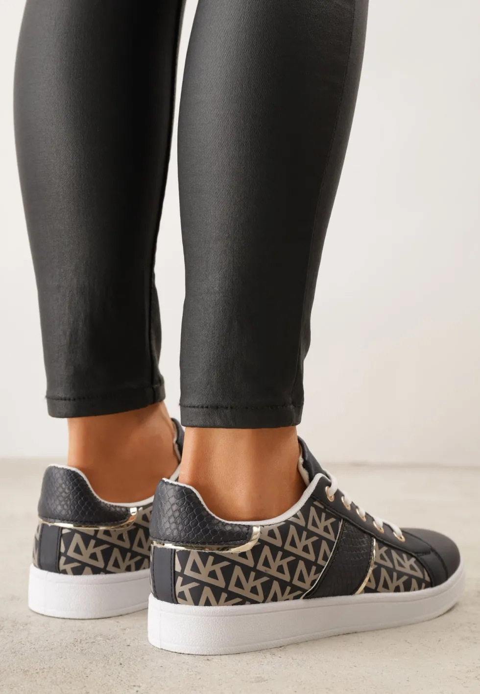 Granatowe Sneakersy z Printem Casica
