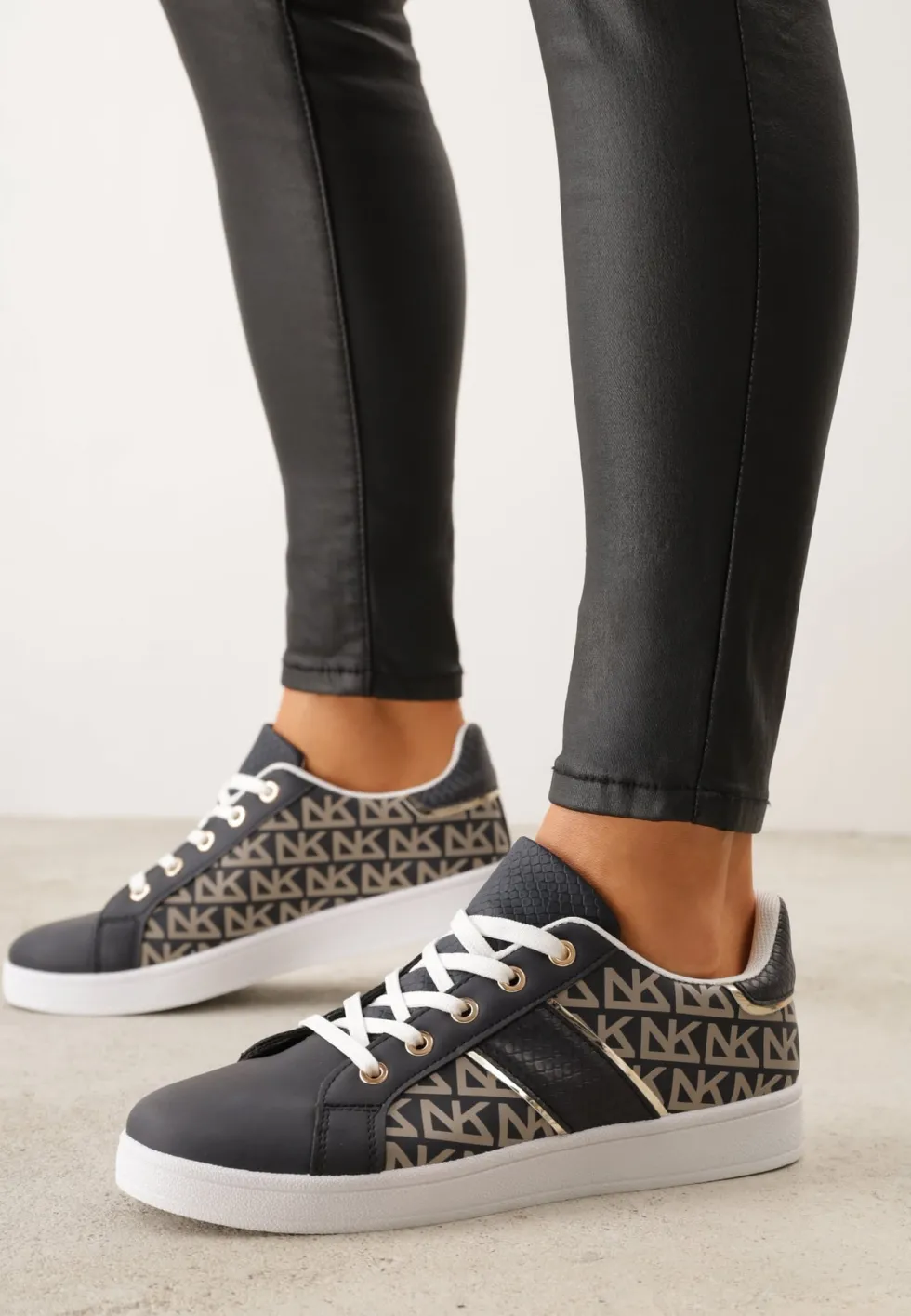 Granatowe Sneakersy z Printem Casica