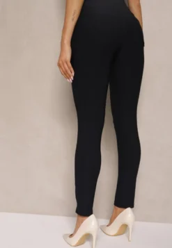 Granatowe Spodnie o Fasonie Skinny z Gumką w Pasie i Kieszeniami Rizeena