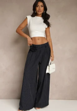 Granatowe Spodnie Palazzo High Waist Ozdobione Broszką Kwiatem Folassea