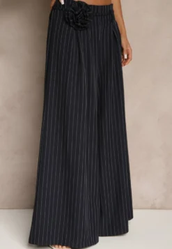 Granatowe Spodnie Palazzo High Waist Ozdobione Broszką Kwiatem Folassea