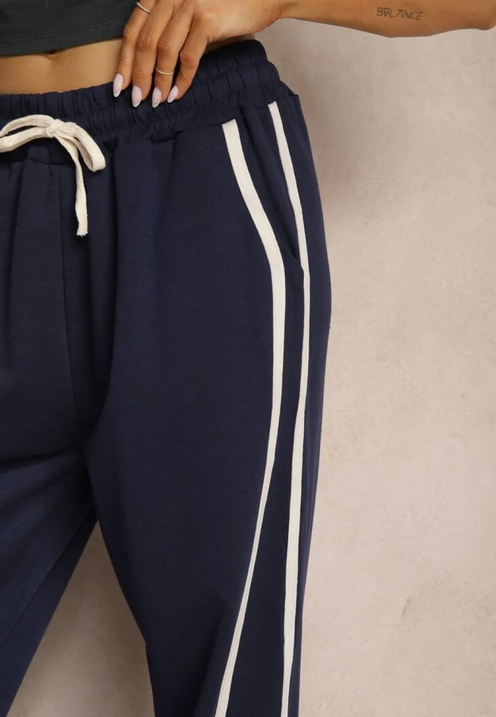 Granatowe Spodnie z Wiskozą High Waist o Szerokim Kroju Ozdobione Lamówką Lulora