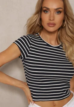 Granatowy Prążkowany T-shirt z Bawełny o Krótkim Kroju Zolira