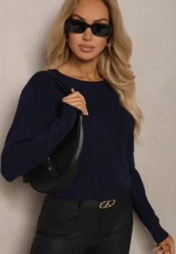Granatowy Sweter o Klasycznym Kroju Irilians