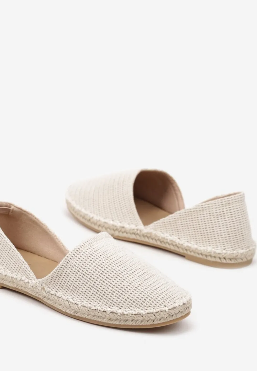 Jasnobeżowe Espadryle Ozdobione Wyciętą Cholewką i Plecionką Wommea