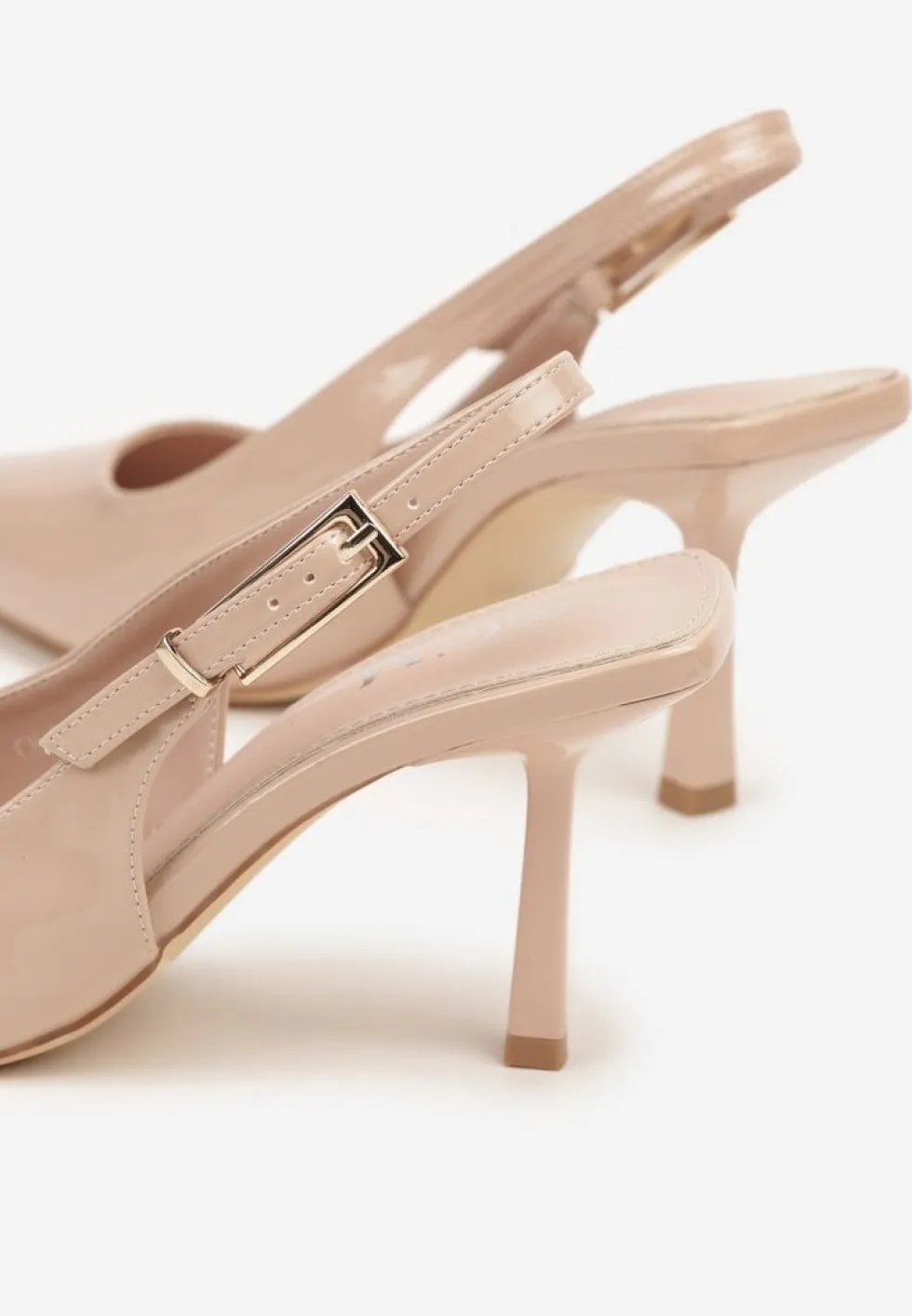 Jasnobeżowe Lakierowane Sandały Czółenka Slingback Silvesa
