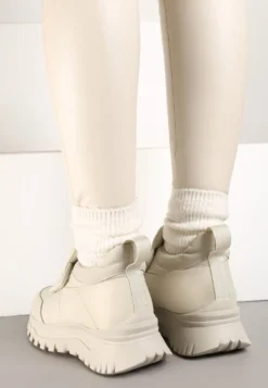 Jasnobeżowe Pikowane Sneakersy na Platformie Ozdobione Napisem Resilie