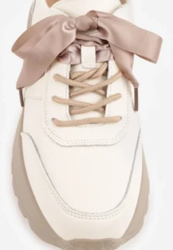 Jasnobeżowe Sneakersy na Platformie z Naturalnego Zamszu z Geometrycznym Wzorem i Napisem Latalissa
