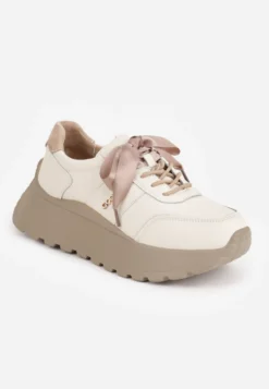 Jasnobeżowe Sneakersy na Platformie z Naturalnego Zamszu z Geometrycznym Wzorem i Napisem Latalissa